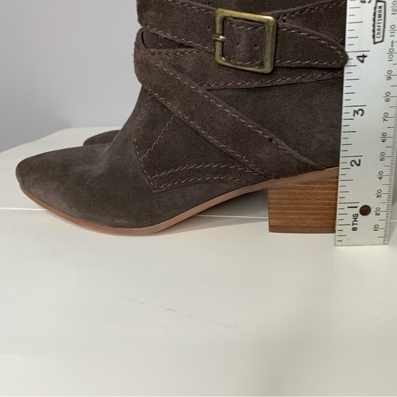 Nine West Lairah‎ chocolate brown Suede Pull On Ankle Booties. Size 8.5 - Picture 9 of 10